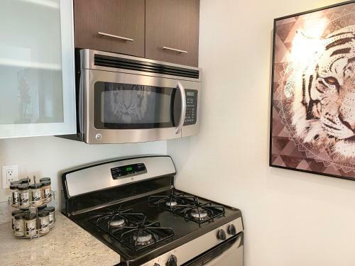 Hollywood Hills !!! One Bedroom Apartment !!!