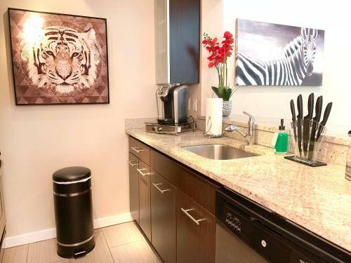 Hollywood Hills !!! One Bedroom Apartment !!!
