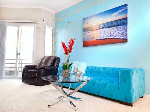 Hollywood Hills !!! One Bedroom Apartment !!!