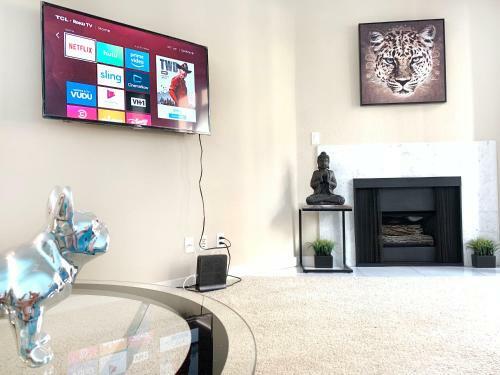 Hollywood Hills !!! One Bedroom Apartment !!!