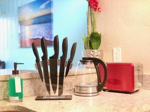 Hollywood Hills !!! One Bedroom Apartment !!!
