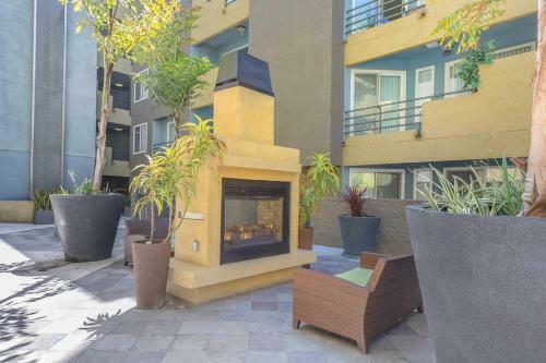 Hollywood Hills !!! One Bedroom Apartment !!!