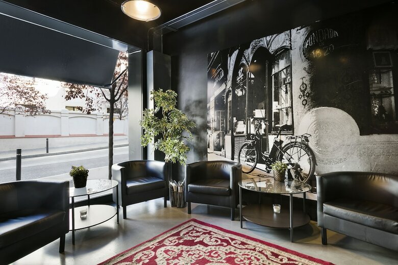 Fira Centric Apartments By Gaiarooms