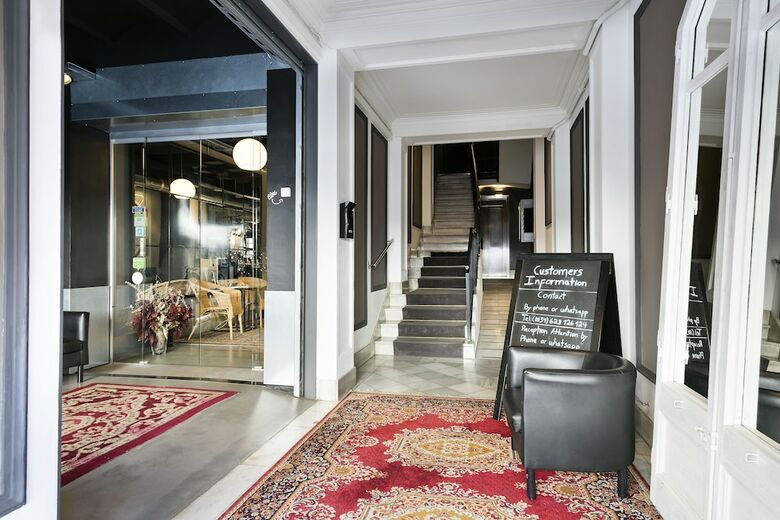Fira Centric Apartments By Gaiarooms