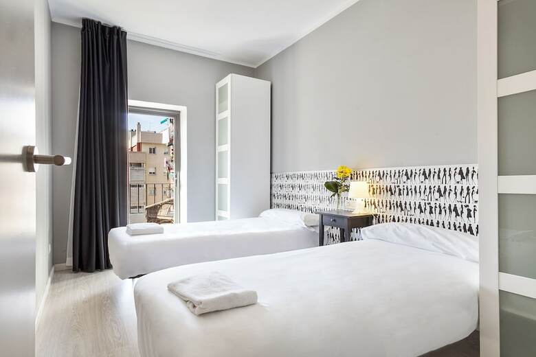 Fira Centric Apartments By Gaiarooms