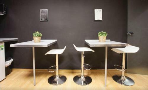 Holidaysbcn Hostel