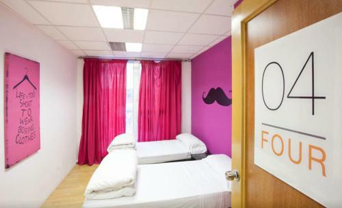 Holidaysbcn Hostel