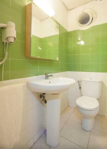 Holidaysbcn Hostel