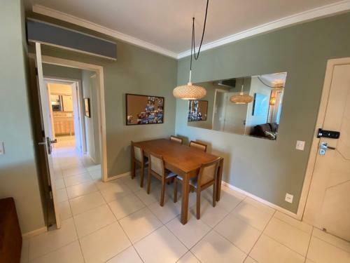 Apartamento Dois Quartos Em Frente � Praia Do Campeche