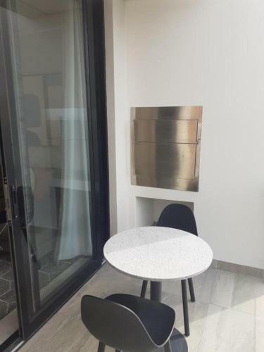 Bellalux Beachfront - Luxury 3 Bedroom Apartment