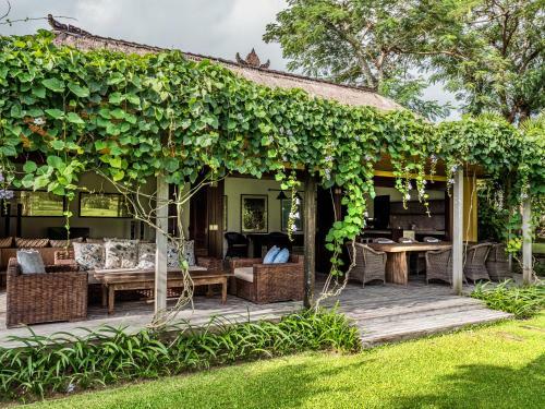 Istana Semer - Lovely Spacious Bali Tropical Villa