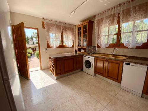 Stunning 5 Bed Villa La Font, Private Pool