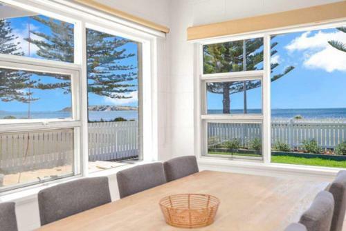 Salty's 4br Beachfront With Wifi And Pet Friendly