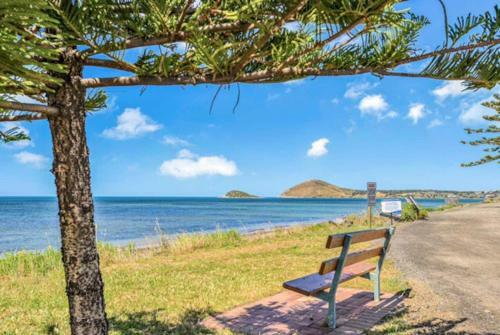 Salty's 4br Beachfront With Wifi And Pet Friendly