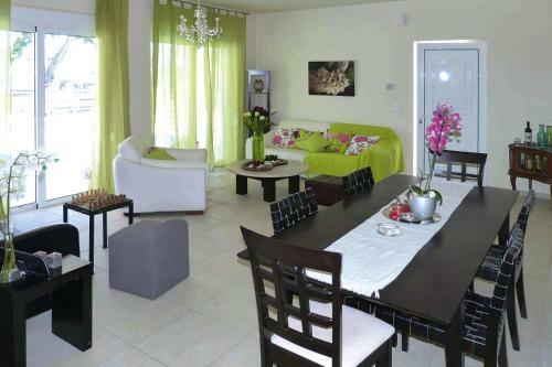 Villa In Nopigia With Garden
