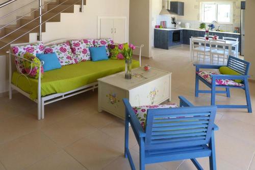 Villa In Nopigia With Garden