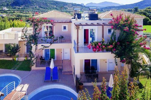 Villa In Nopigia With Garden