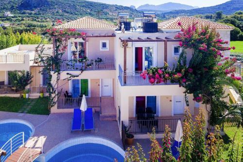 Villa In Nopigia With Pool