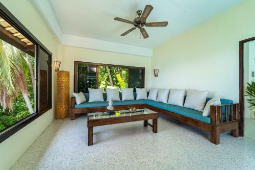 White Azure Villa Koh Phangan