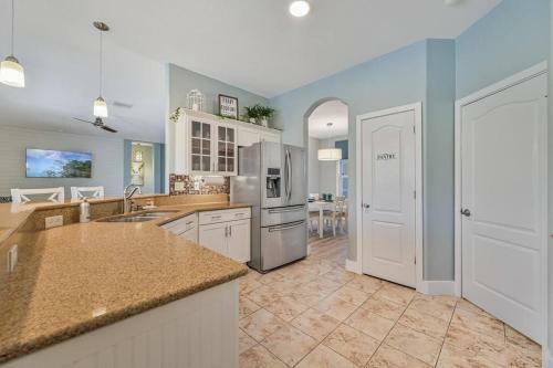Villa Beautiful 4-bed, 2-bath, Plus Den, W/heated Pool