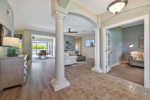 Villa Beautiful 4-bed, 2-bath, Plus Den, W/heated Pool