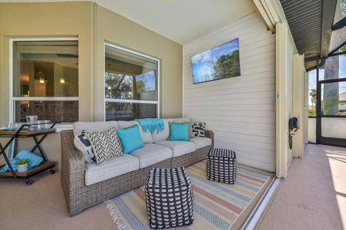 Villa Beautiful 4-bed, 2-bath, Plus Den, W/heated Pool