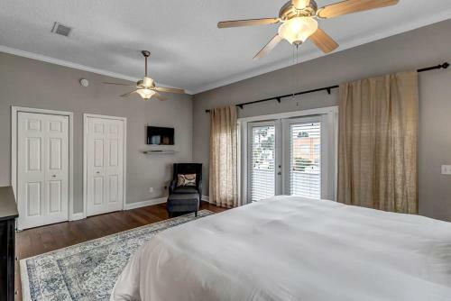 Stunning Beach Home With Rooftop Deck!!