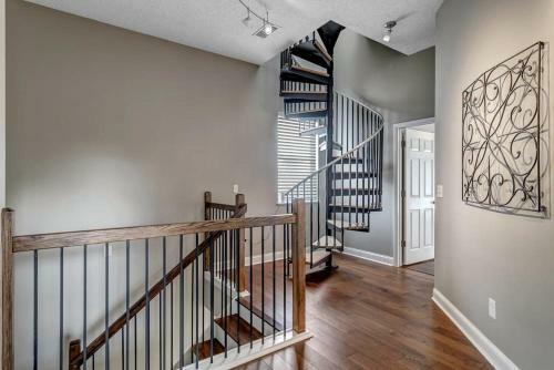 Stunning Beach Home With Rooftop Deck!!