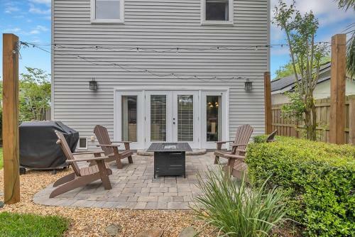 Stunning Beach Home With Rooftop Deck!!