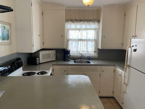 Holiday Court 17 - Sea Shell