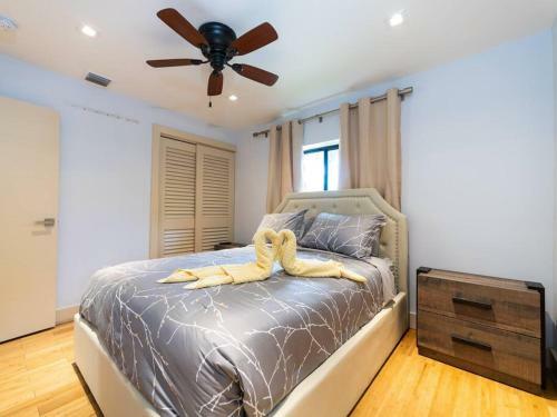 1606 Dream Hollywood House
