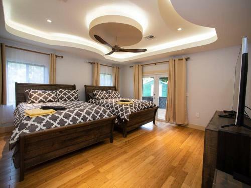 1606 Dream Hollywood House