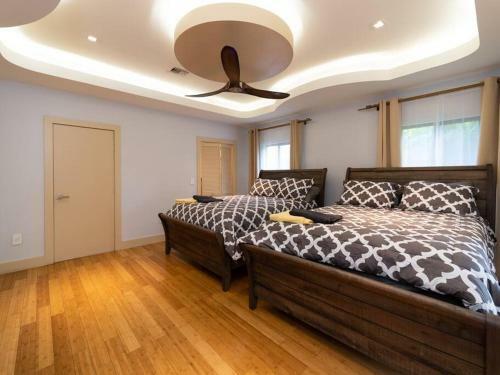 1606 Dream Hollywood House