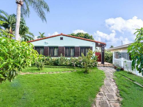 1606 Dream Hollywood House