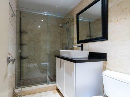 1606 Dream Hollywood House