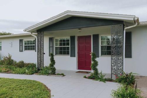 2 Mi To Beach Modern 4 Bedroom Tropical Escape