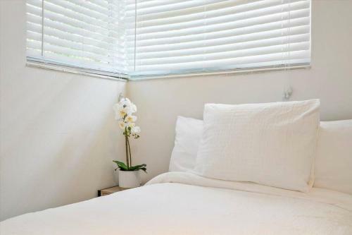 Villa Paradise Beach Home 3 Bed 3 Bath W/ Private Pool