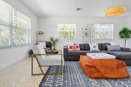 Villa Paradise Beach Home 3 Bed 3 Bath W/ Private Pool
