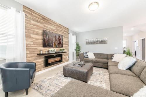 Beautiful Home With Game Room