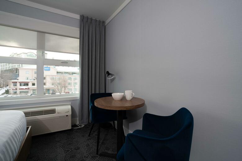 Hotel Comfort Inn & Suites
