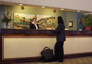 Hotel Coast Canadian Inn