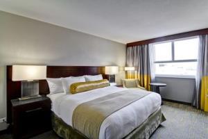 Hotel Coast Canadian Inn