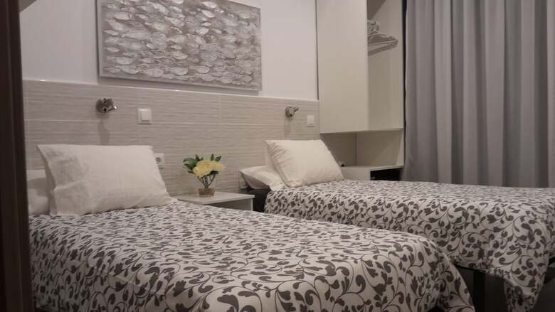 Hostal House