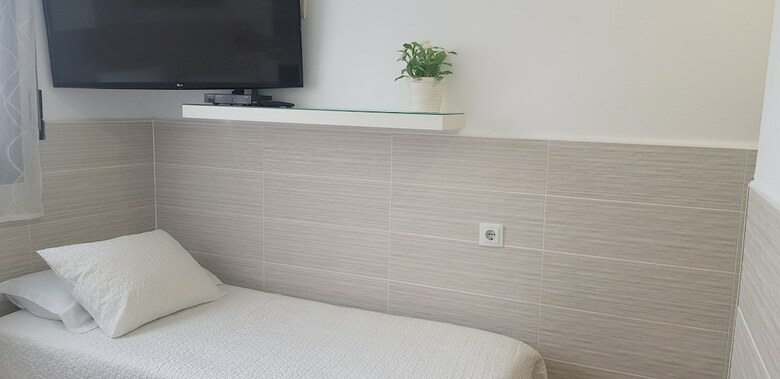 Hostal House