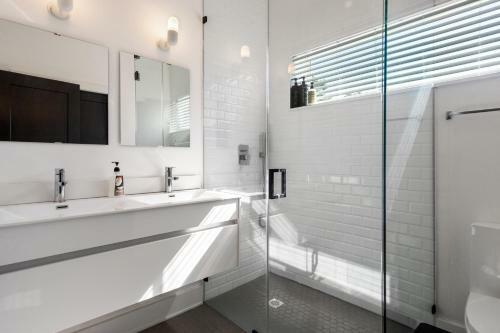 Luxury Modern 5br House @midtown W/guest House