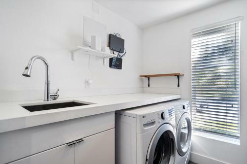 Luxury Modern 5br House @midtown W/guest House