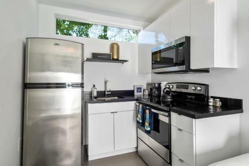 Luxury Modern 5br House @midtown W/guest House