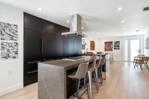 Luxury Modern 5br House @midtown W/guest House