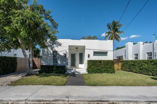 Luxury Modern 5br House @midtown W/guest House