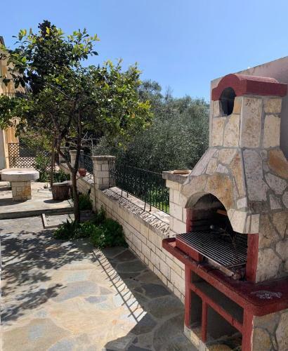 Dionysos Apartments & Studios